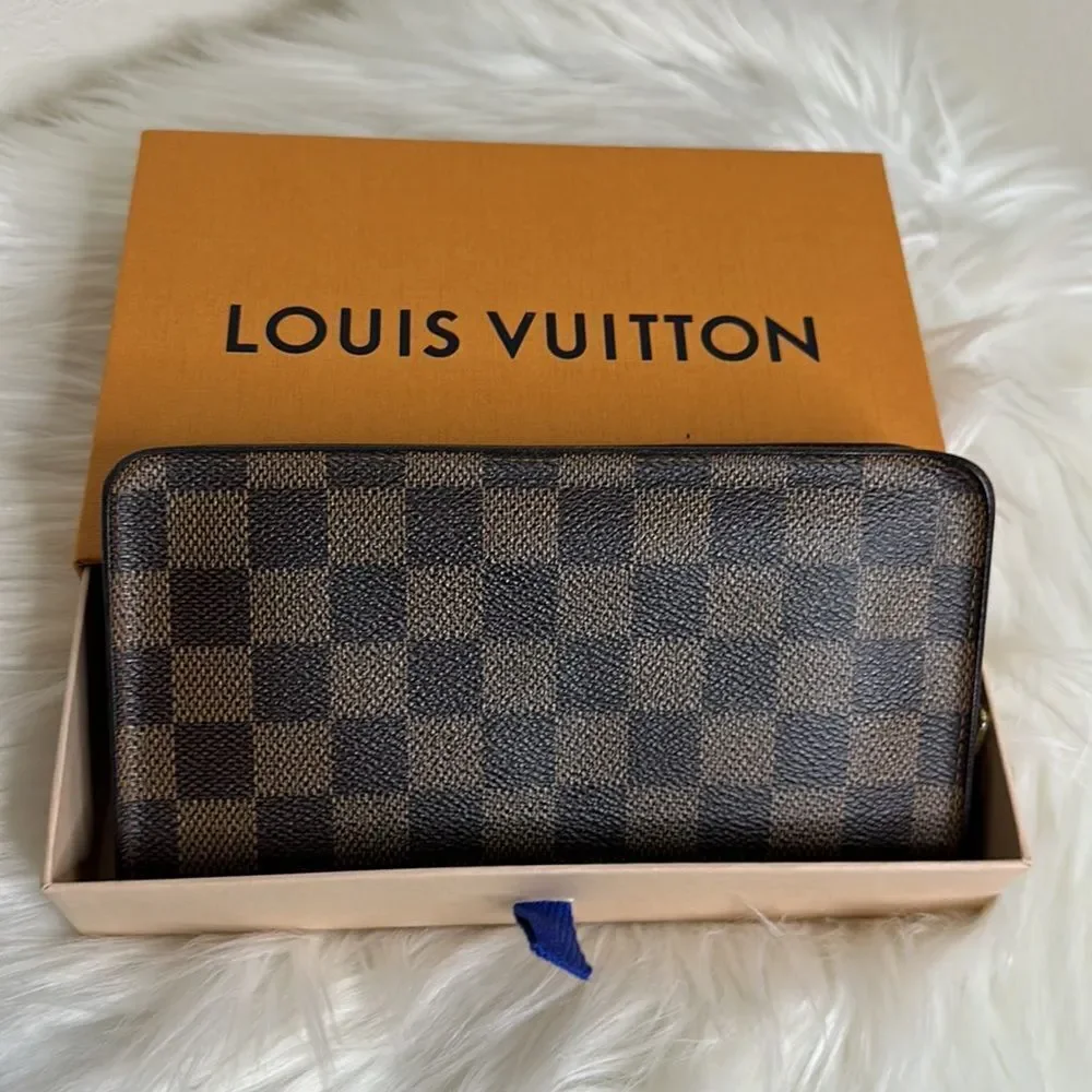 💯 Authentic Damier Ebene Zipped Long Wallet 🍀